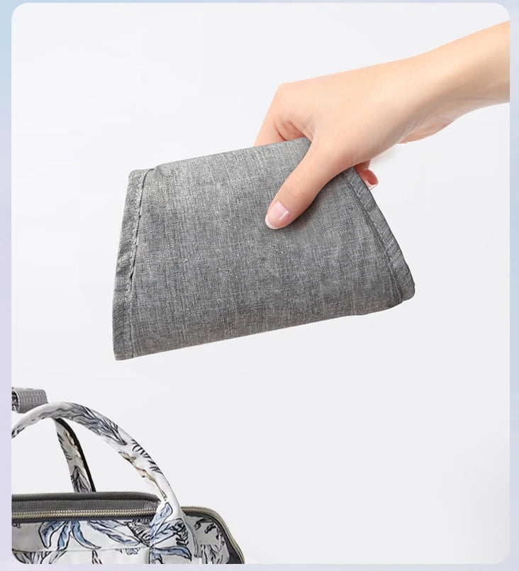 Simple and Multi-functional Baby Carrier for Older Children and Babies When Going Out